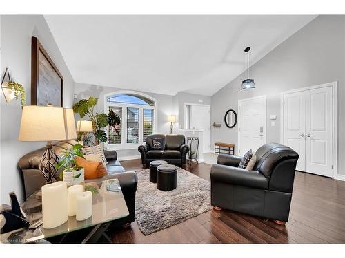 5817 Ironwood Street, Niagara Falls, ON - Indoor Photo Showing Living Room