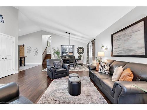 5817 Ironwood Street, Niagara Falls, ON - Indoor Photo Showing Living Room