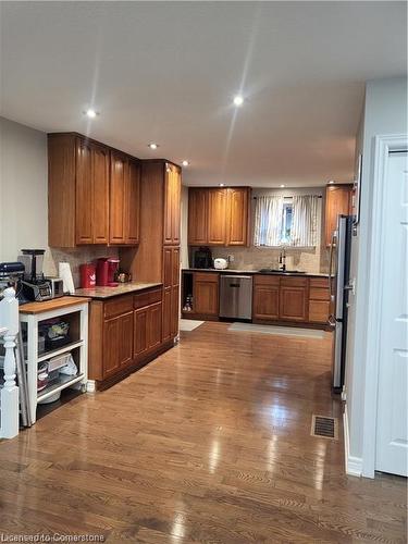 18 Rosewell Street, Hamilton, ON - Indoor Photo Showing Kitchen