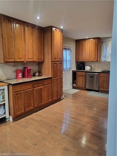 18 Rosewell Street, Hamilton, ON - Indoor Photo Showing Kitchen