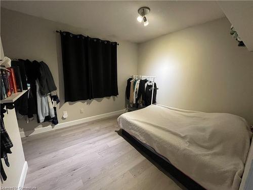 18 Rosewell Street, Hamilton, ON - Indoor Photo Showing Bedroom