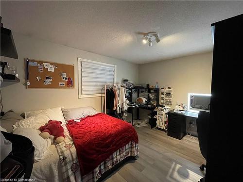 18 Rosewell Street, Hamilton, ON - Indoor Photo Showing Bedroom