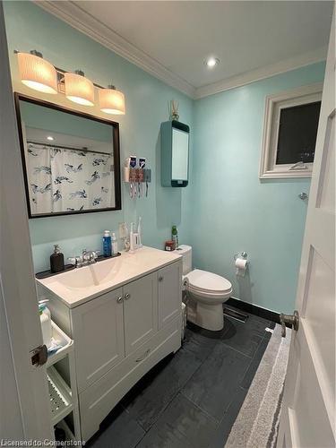 18 Rosewell Street, Hamilton, ON - Indoor Photo Showing Bathroom