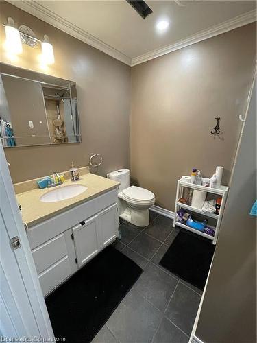 18 Rosewell Street, Hamilton, ON - Indoor Photo Showing Bathroom