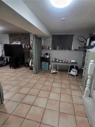 18 Rosewell Street, Hamilton, ON - Indoor Photo Showing Other Room