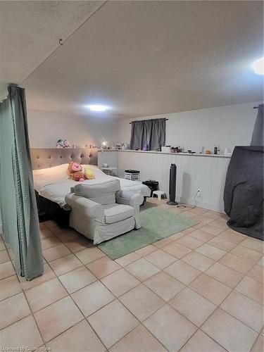 18 Rosewell Street, Hamilton, ON - Indoor Photo Showing Other Room