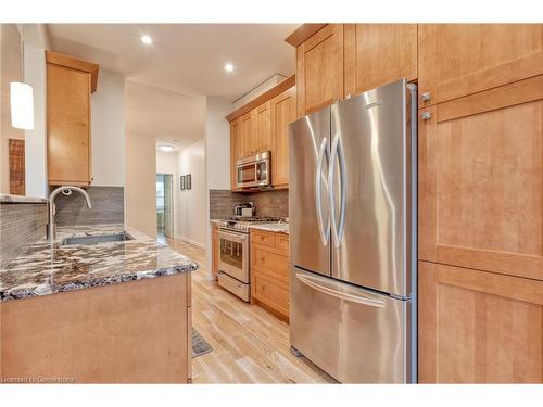 5 Twentyplace Boulevard, Mount Hope, ON - Indoor Photo Showing Kitchen With Upgraded Kitchen