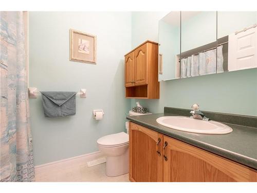 5 Twentyplace Boulevard, Mount Hope, ON - Indoor Photo Showing Bathroom