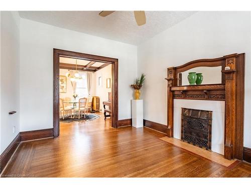 185 Fairleigh Avenue S, Hamilton, ON - Indoor Photo Showing Living Room With Fireplace