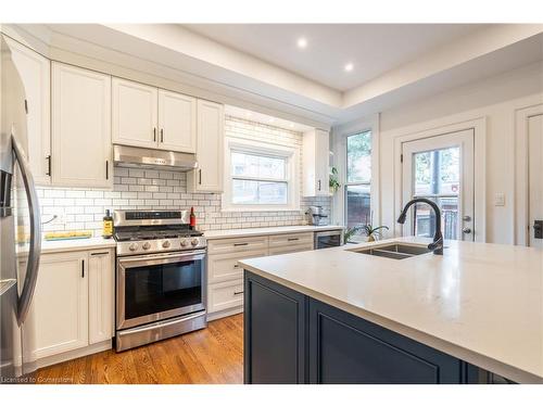 185 Fairleigh Avenue S, Hamilton, ON - Indoor Photo Showing Kitchen With Double Sink