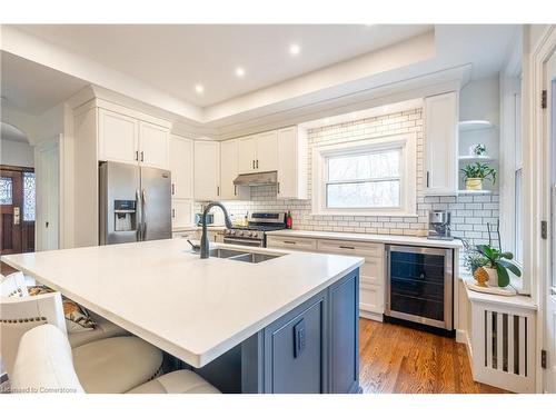 185 Fairleigh Avenue S, Hamilton, ON - Indoor Photo Showing Kitchen With Double Sink With Upgraded Kitchen