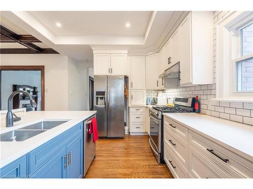 185 Fairleigh Avenue S, Hamilton, ON - Indoor Photo Showing Kitchen With Double Sink