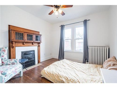 185 Fairleigh Avenue S, Hamilton, ON - Indoor Photo Showing Bedroom