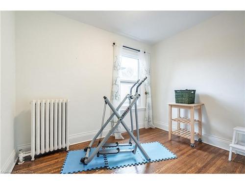 185 Fairleigh Avenue S, Hamilton, ON - Indoor Photo Showing Gym Room