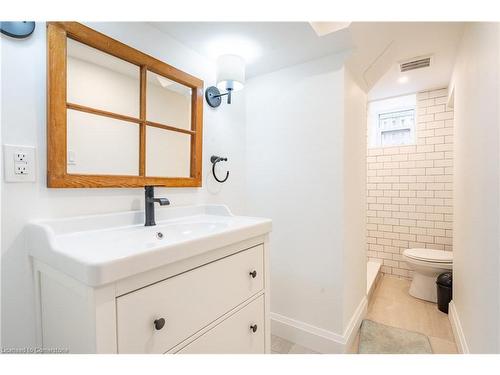 185 Fairleigh Avenue S, Hamilton, ON - Indoor Photo Showing Bathroom