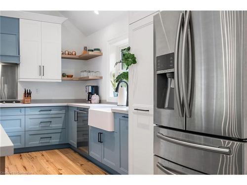 799 Cranston Court, Burlington, ON - Indoor Photo Showing Kitchen With Upgraded Kitchen