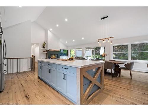 799 Cranston Court, Burlington, ON - Indoor Photo Showing Kitchen