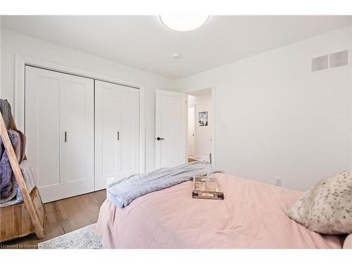 799 Cranston Court, Burlington, ON - Indoor Photo Showing Bedroom