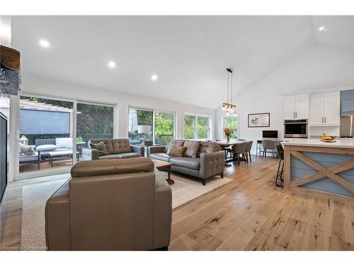 799 Cranston Court, Burlington, ON - Indoor Photo Showing Living Room