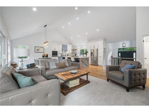 799 Cranston Court, Burlington, ON - Indoor Photo Showing Living Room