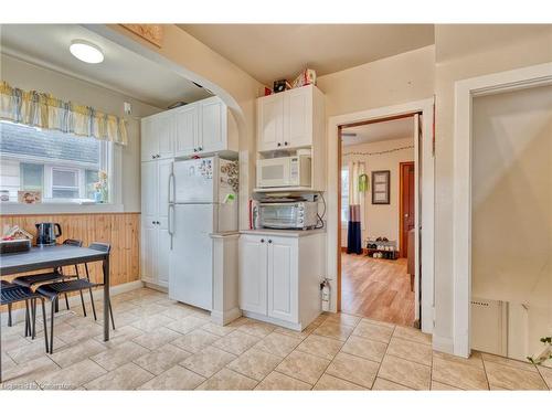 22 Norfolk Street N, Hamilton, ON - Indoor Photo Showing Kitchen