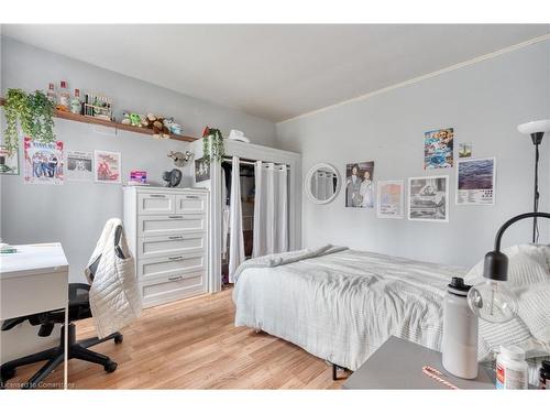 22 Norfolk Street N, Hamilton, ON - Indoor Photo Showing Bedroom