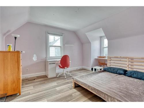 22 Norfolk Street N, Hamilton, ON - Indoor Photo Showing Bedroom