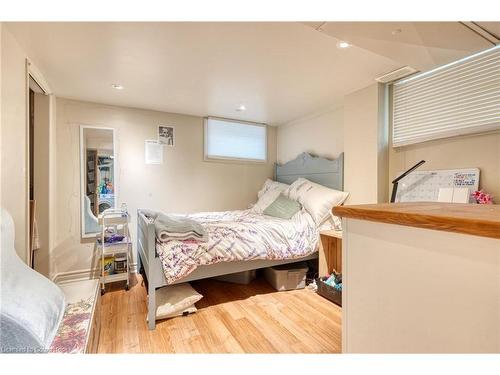 22 Norfolk Street N, Hamilton, ON - Indoor Photo Showing Bedroom