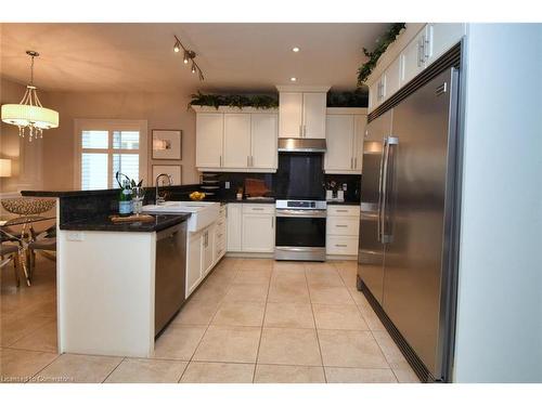 259 Mother'S Street, Glanbrook, ON - Indoor Photo Showing Kitchen With Stainless Steel Kitchen