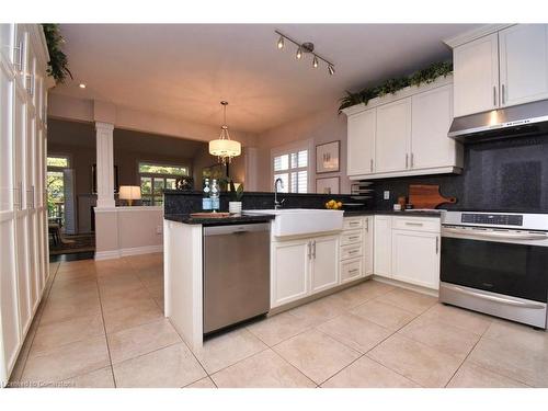 259 Mother'S Street, Glanbrook, ON - Indoor Photo Showing Kitchen