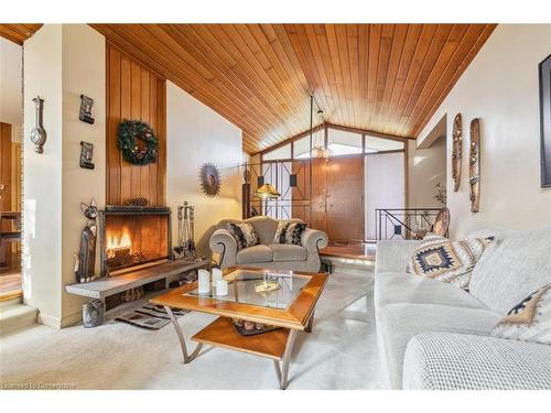 171 Old Ancaster Road, Hamilton, ON - Indoor Photo Showing Living Room