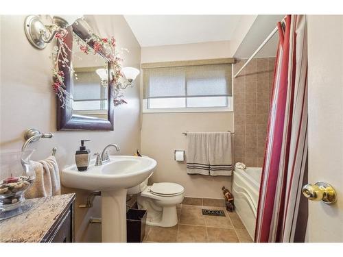 171 Old Ancaster Road, Hamilton, ON - Indoor Photo Showing Bathroom