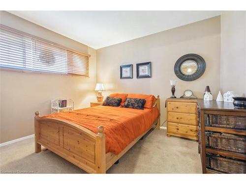 171 Old Ancaster Road, Hamilton, ON - Indoor Photo Showing Bedroom