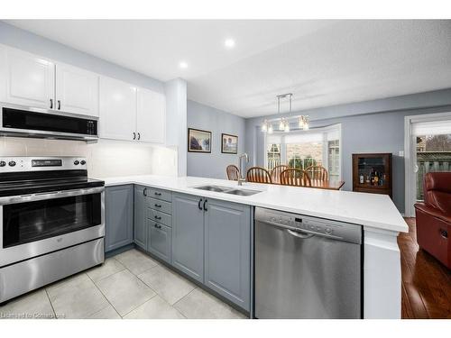 78-3333 New Street, Burlington, ON - Indoor Photo Showing Kitchen With Double Sink