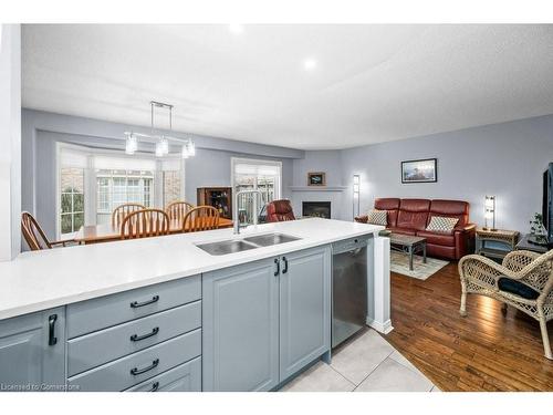 78-3333 New Street, Burlington, ON - Indoor Photo Showing Kitchen With Double Sink