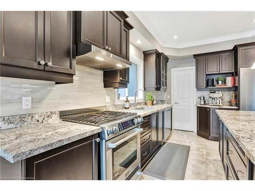 920 Stone Church Road E, Hamilton, ON - Indoor Photo Showing Kitchen With Upgraded Kitchen