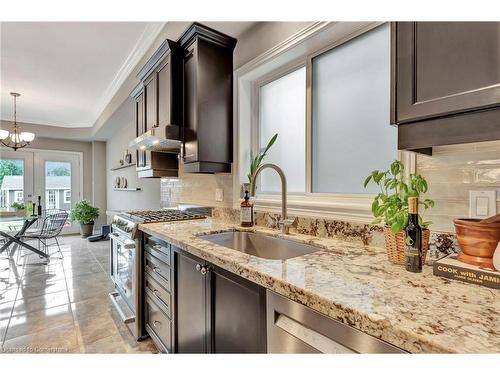 920 Stone Church Road E, Hamilton, ON - Indoor Photo Showing Kitchen With Upgraded Kitchen