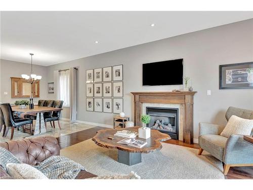 920 Stone Church Road E, Hamilton, ON - Indoor Photo Showing Living Room With Fireplace