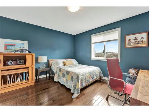 920 Stone Church Road E, Hamilton, ON - Indoor Photo Showing Bedroom