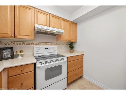 1214-100 Burloak Drive, Burlington, ON - Indoor Photo Showing Kitchen