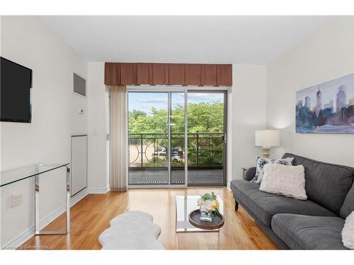 1214-100 Burloak Drive, Burlington, ON - Indoor Photo Showing Living Room