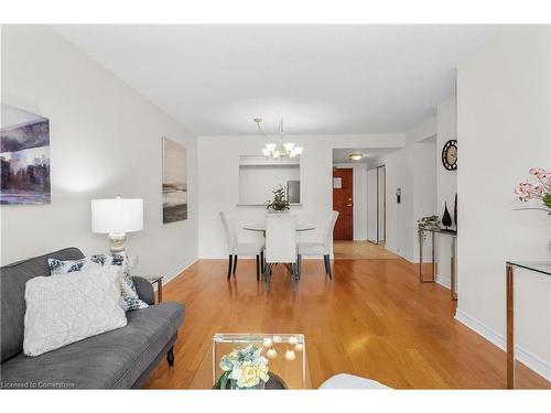 1214-100 Burloak Drive, Burlington, ON - Indoor Photo Showing Living Room