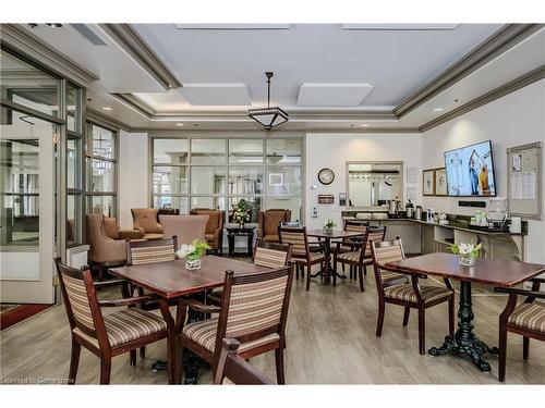 1214-100 Burloak Drive, Burlington, ON - Indoor Photo Showing Dining Room