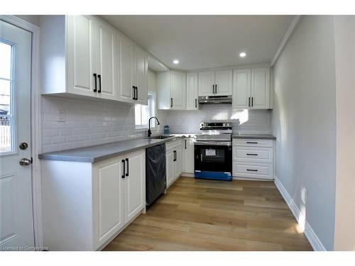 32 Vansitmart Avenue, Hamilton, ON - Indoor Photo Showing Kitchen With Upgraded Kitchen