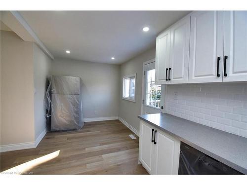 32 Vansitmart Avenue, Hamilton, ON - Indoor Photo Showing Kitchen