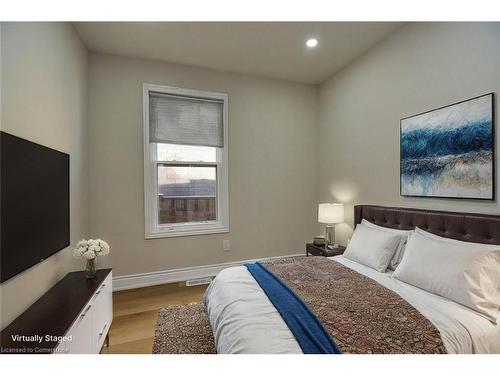 32 Vansitmart Avenue, Hamilton, ON - Indoor Photo Showing Bedroom