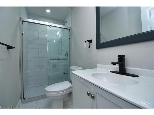 32 Vansitmart Avenue, Hamilton, ON - Indoor Photo Showing Bathroom