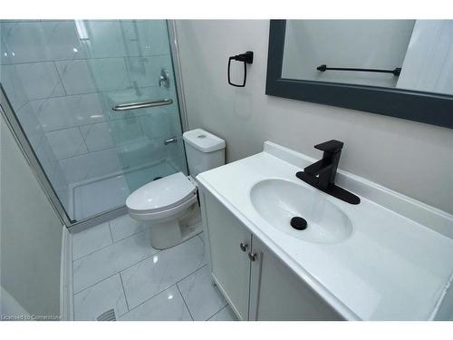 32 Vansitmart Avenue, Hamilton, ON - Indoor Photo Showing Bathroom