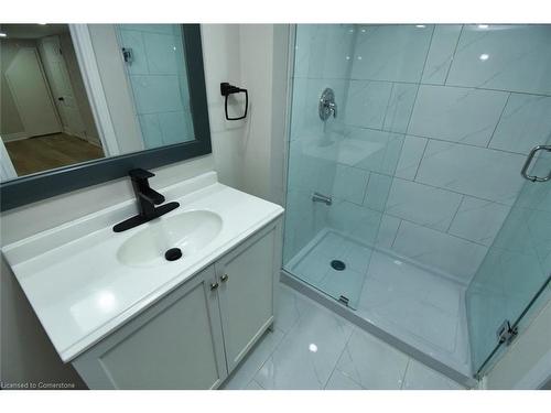 32 Vansitmart Avenue, Hamilton, ON - Indoor Photo Showing Bathroom