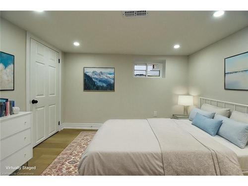 32 Vansitmart Avenue, Hamilton, ON - Indoor Photo Showing Bedroom